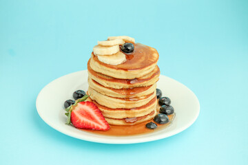 Pancakes with banana and honey