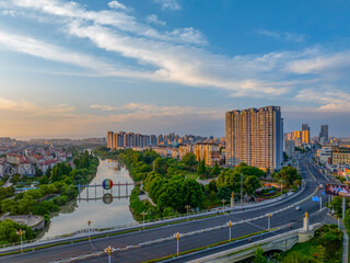 Obraz premium Huaian, Jiangsu Province: China's North-South boundary symbol park in the morning light