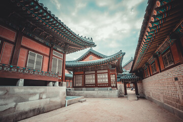 Fototapeta premium the side doors and walls of Gyeongbokgung Palace