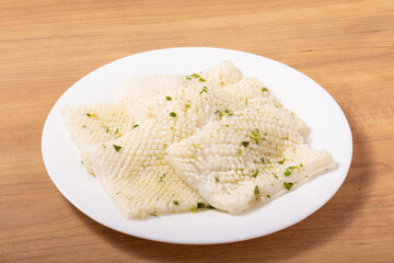味付けイカステーキ　（ねぎ塩だれ）調理前