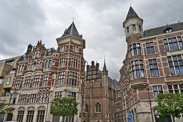 Fototapeta premium Anversa, antiche case e palazzi del centro storico - Fiandre, Belgio