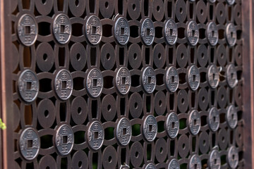 Obraz premium Chainese wall style. Bronze art pattern in the gallery.