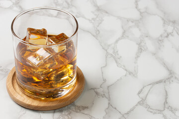 角氷のウィスキーオンザロック