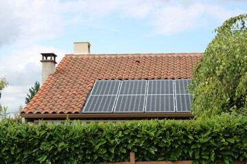 Panneaux solaire sur le toit de la maison
