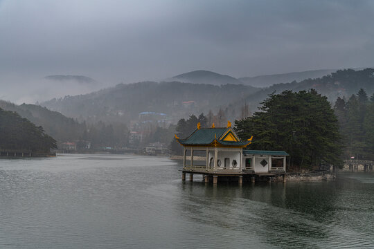 Fog, Mount Lu (Lushan), UNESCO World Heritage Site, Jiujiang, Jiangxi, China