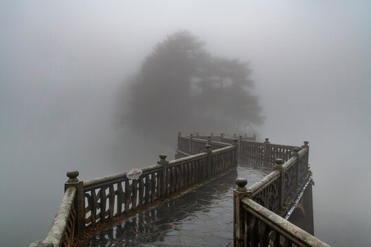 Fog, Mount Lu (Lushan), UNESCO World Heritage Site, Jiujiang, Jiangxi, China