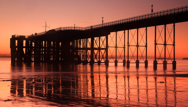 Penarth Pier at sunrise, Penarth, Vale of Glamorgan, South Wales