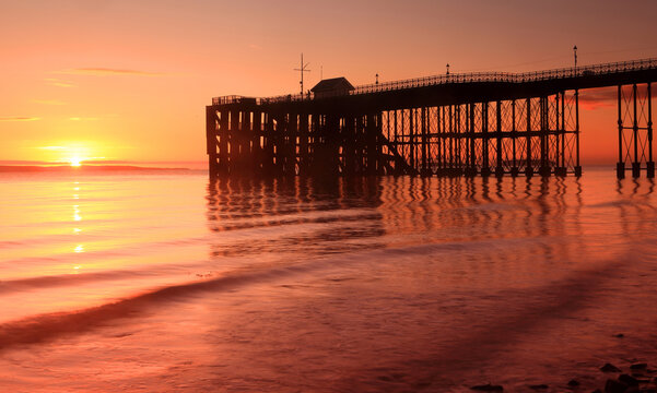 Penarth Pier at sunrise, Penarth, Vale of Glamorgan, South Wales