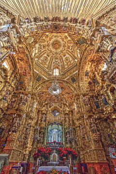 Statue of the Virgin of Ocotlan, polychrome Figures, Apse, Interior, Basilica of Our Lady of Ocotlan, Tlaxcala City, Tlaxcal State