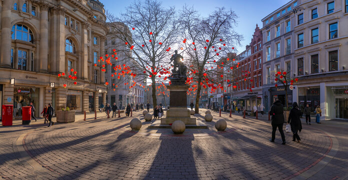 View of Soldatendenkmal Sud Afrika 1899-1902 in Ann's Square, Manchester, Lancashire, England