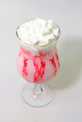 Refreshing drink with strawberry flavor and delicate foam