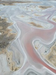 Obraz premium Stunning Aerial Shot of Lake Tyrrell: Vibrant Pink Waters and Salt Patterns