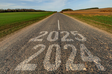 Naklejka premium numbers 2024, 2025 on asphalt road highway. concept of destination in future, freedom, work start, run, planning, challenge, target, new year