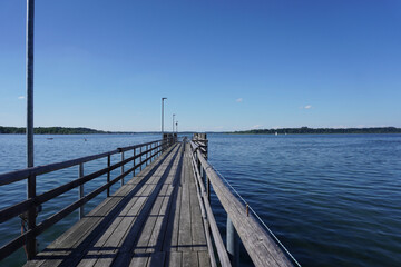 Bootssteg im Chiemsee in Bayern 
