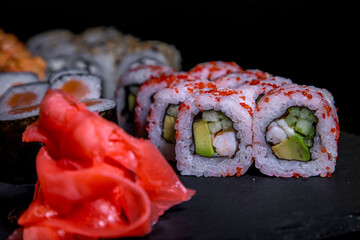  set with Philadelphia, California and tartare rolls