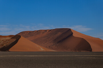 Fototapeta na wymiar the world's largest sand dunes in Namibia, Africa, sunset colors