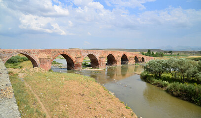 Fototapeta premium Coban Dede Bridge is located in Erzurum, Turkey. It was built in 1298.