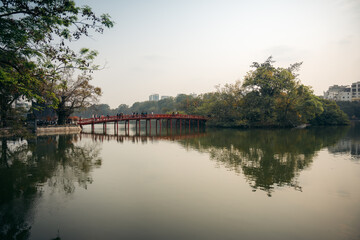 Obraz premium Hoan Kiem lake pond in Hanoï, Vietnam.