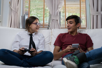 Engaged teens debate educational approaches, collaborative learn