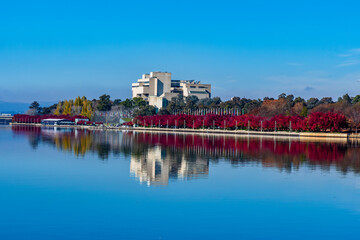 Fototapeta premium Lake Burley Griffin and The High Court of Australia
