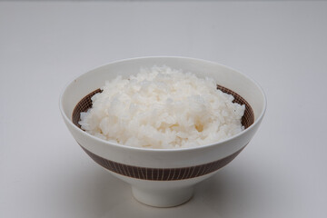 茶碗に大盛りのご飯