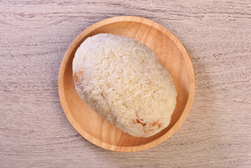 Taiwanese rice ball are made from glutinous rice and usually come with fried bread stick, pickled radish, pickled mustard greens and braised eggs.