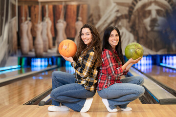 Fototapeta premium young women enjoying an afternoon together playing bowling