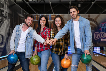 Fototapeta premium group of friends enjoying an afternoon together playing bowling