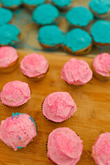 Girl or boy gender reveal pink and blue cupckaes