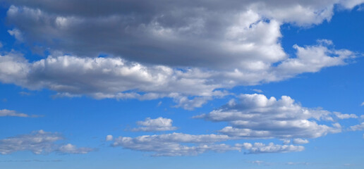Obraz premium Beautiful blue sky with clouds background. Sky clouds. Air and fluffy clouds in the blue sky on a sunny day, background texture. Copy space. 