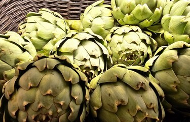 Obraz premium Basket of artichoke 
