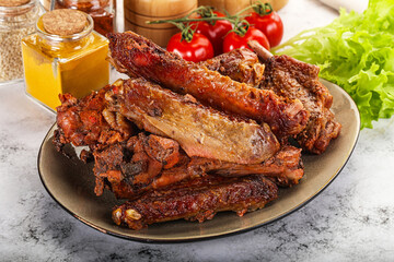 Roasted duck wings with sauce