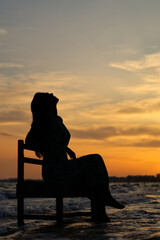 Obraz premium silhouette of a man sitting on a rock