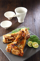 マグロのカマ焼きとお酒