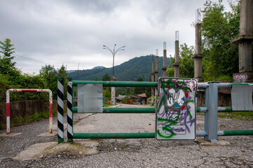 Consonno. Italia. Panorama, esterno giorno, veduta di luogo e costruzioni abbandonate e degradate