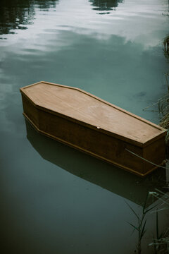 Sarg schwimmt in See
