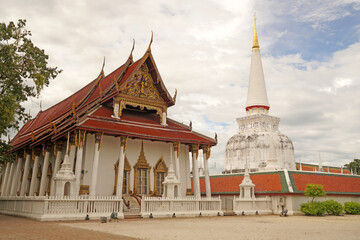 Fototapeta premium Ancient White pagoda in Phra Mahathat Woramahawihan Temple in day time at Nakhon si thammarat Thailand