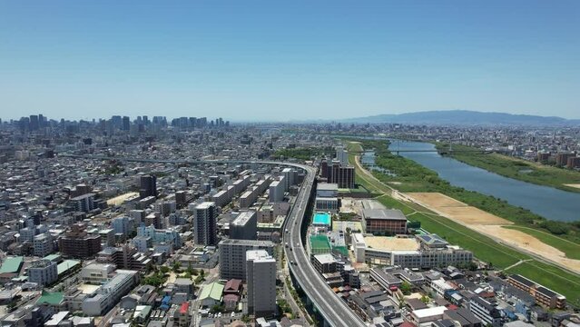 淀川を望む大阪府守口市、旭区、東淀川区周辺の空撮映像