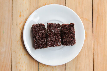chocolate cake on a plate