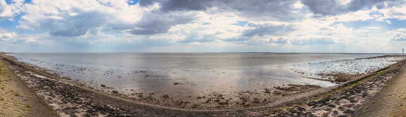 Panorama vom Südstrand in Wilhelmshaven mit Blick auf den Jadebusen