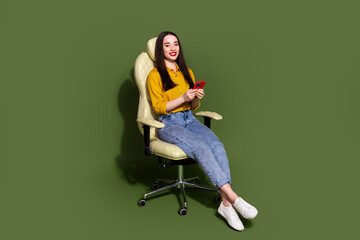Full length photo of charming positive woman wear yellow shirt texting instagram twitter telegram...