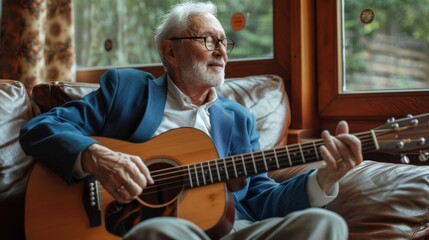 Obraz premium The elderly man with guitar