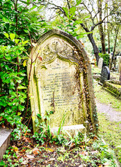 schöner alter Grabstein auf dem Highgate Cemetery Ostteil Camden, London	

