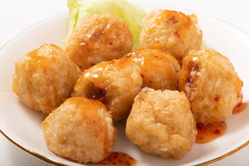 さつま揚げのスウィートチリソースかけ（魚肉　イカ）