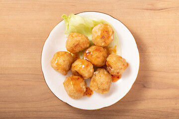 さつま揚げのスウィートチリソースかけ（魚肉　イカ）