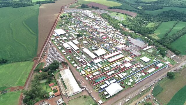 Drone Show Rural Cascavel. Drone Cascavel. Drone agroneg&oacute;cio. Imagem a&eacute;rea de uma das maiores feiras do agroneg&oacute;cio no Brasil, show rural, no oeste do Paran&aacute;, em Cascavel. 