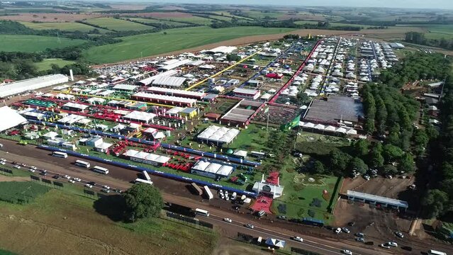 Drone Show Rural Cascavel. Drone Cascavel. Drone agroneg&oacute;cio. Imagem a&eacute;rea de uma das maiores feiras do agroneg&oacute;cio no Brasil, show rural, no oeste do Paran&aacute;, em Cascavel. 