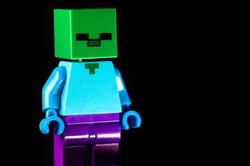 Naklejka premium Side view of LEGO Minecraft Zombie mob with green square face