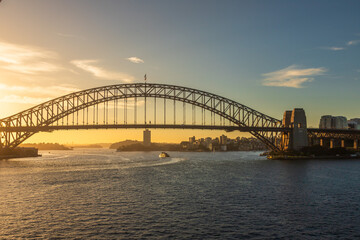 Awesome sunset with the famous Harbour Bridge as primordial subject, in Sydney, New South Wales, Australia.