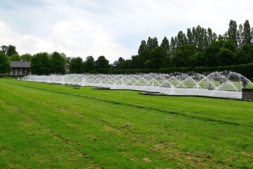 wasserspiel in japanischem garten in düsseldorf, deutschland